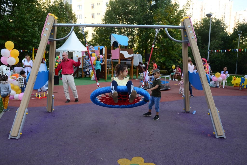 Аллею семьи благоустроили в районе Марьино