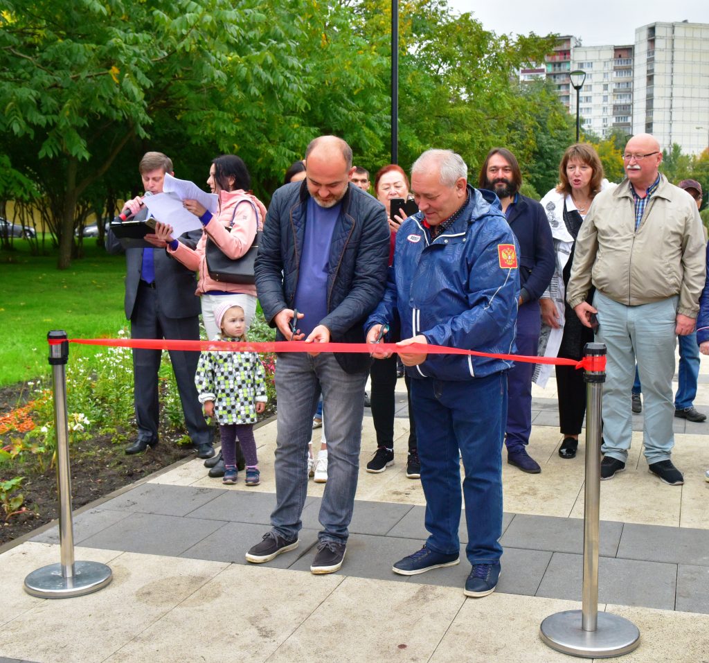 В районе Люблино торжественно открыли новую пешеходную зону