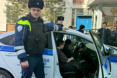 Полицейские УВД по ЮВАО и общественник приняли участие в проведении Дня открытых дверей в ГБОУ города Москвы «Школа № 1363»