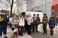Сотрудники Госавтоинспекции Юго-Восточного округа напомнили детям и их родителям о соблюдении правил дорожного движения