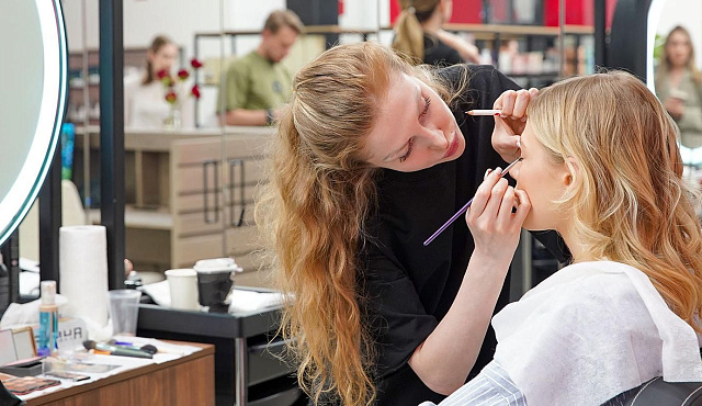 Первому городскому коворкингу в сфере индустрии красоты «РЕД ЛАБ» исполняется один год