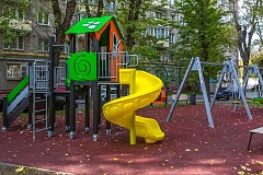 В Южнопортовом районе обновили игровую зону