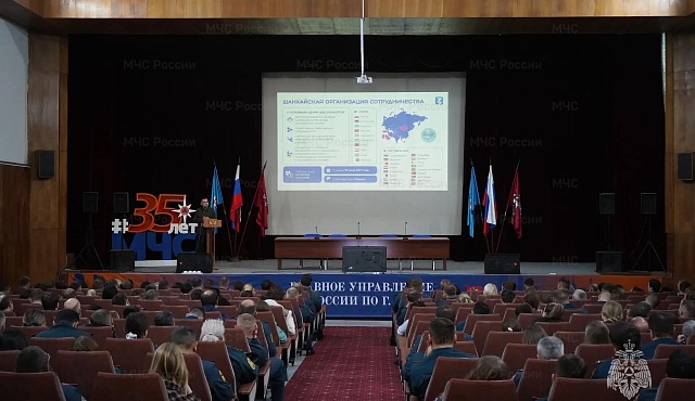 В историческом зале Главного управления МЧС России по г. Москве прошёл единый день информирования для личного состава.
