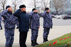 Столичные росгвардейцы в День Героев Отечества приняли участие в памятном возложении на Поклонной горе